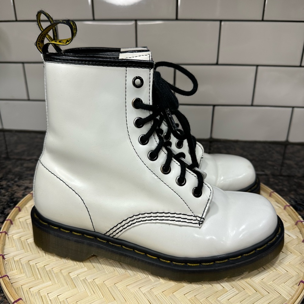 Dr. Martins classic white combats 🤍